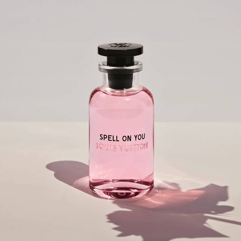 Louis Vuitton Spell On You EDP là một trong những sáng tạo mới nhất từ thương hiệu xa xỉ Louis Vuitton, mang đến sự kết hợp hoàn hảo giữa vẻ đẹp truyền thống và nét hiện đại. 